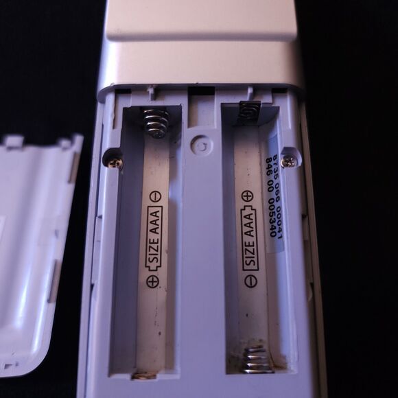 Used Philips Voice Tracer 660 Digital Recorder Model 660 Silver / 1GB For Parts - Picture 7 of 8